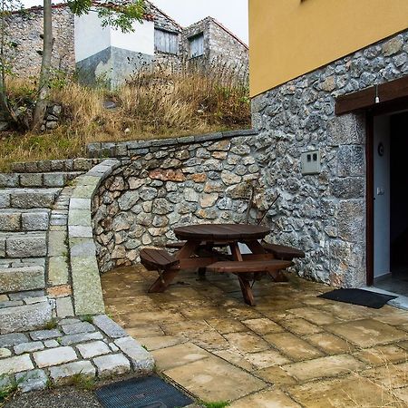 Casa Rural La Cabana Del Valleyu Sotres Exterior foto