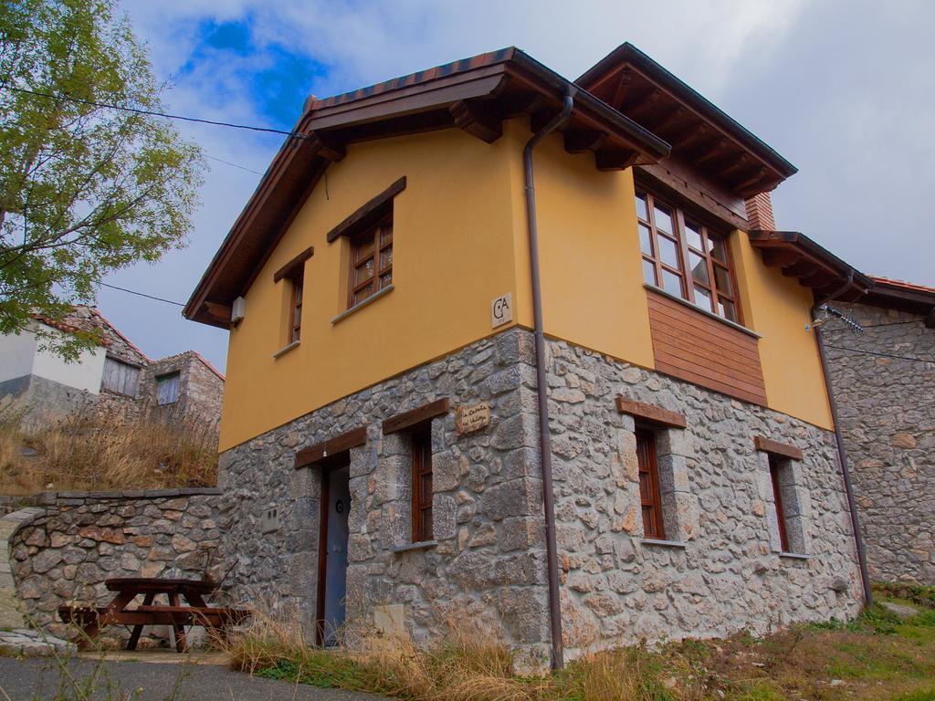 Casa Rural La Cabana Del Valleyu Sotres Exterior foto